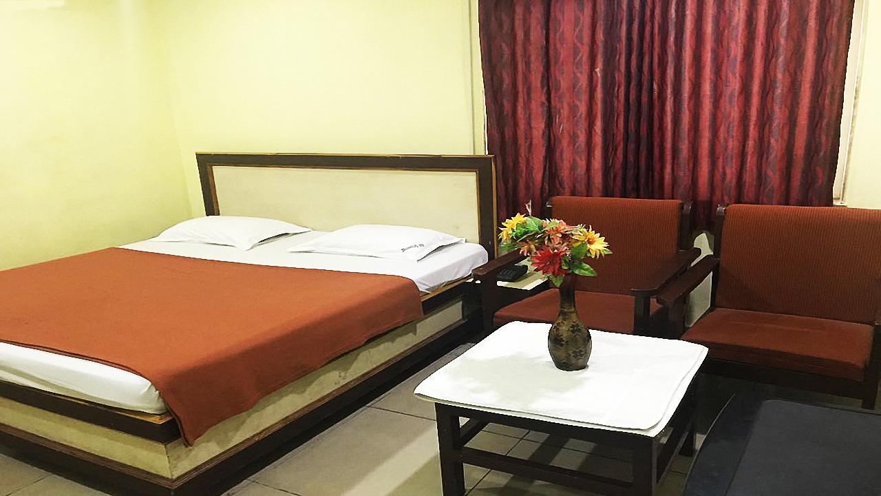 Sharanya Hotel Warangal Ngoại thất bức ảnh