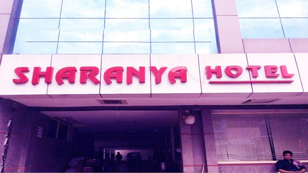 Sharanya Hotel Warangal Ngoại thất bức ảnh